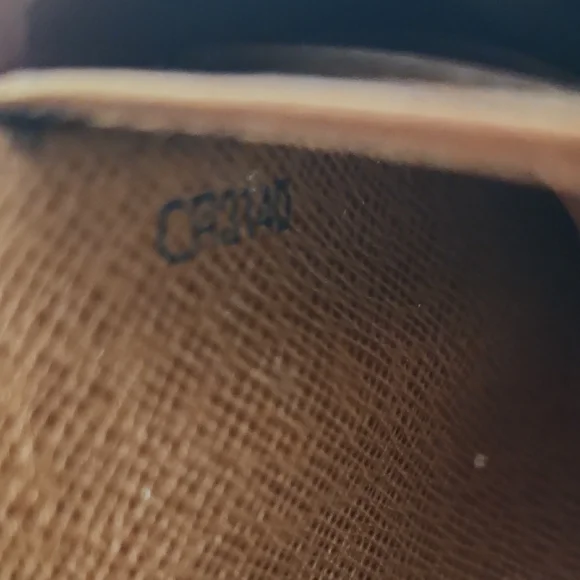 Louis Vuitton Monogram Sarah Wallet - Picture 16 of 16